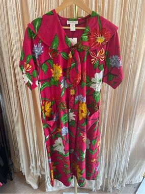 Vintage bright pink dress w/  floral print & Peter Pan collar & front pockets